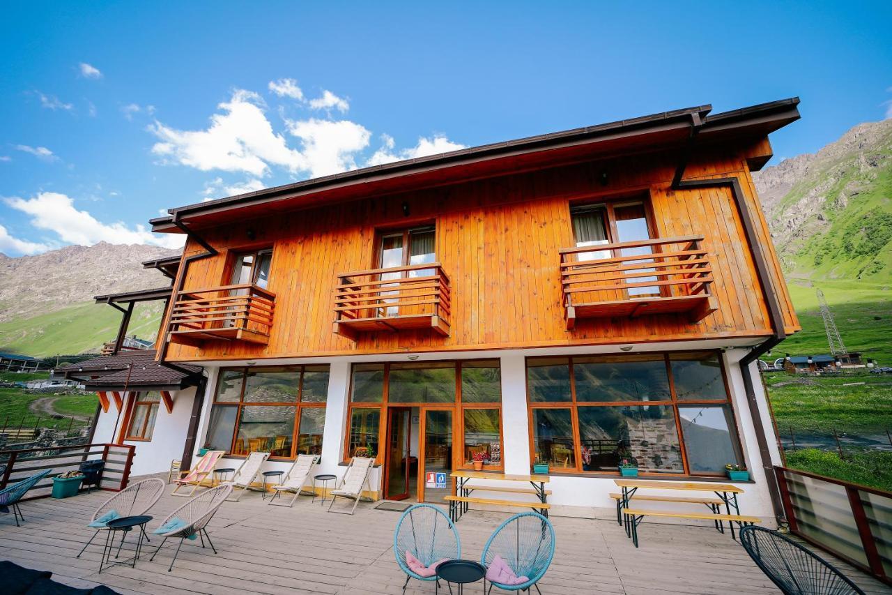Alpenhaus Kazbegi Hotel & Restaurant Exterior foto